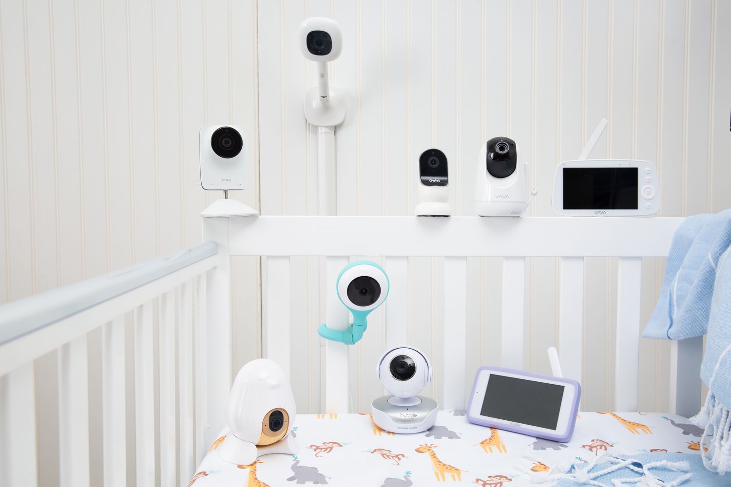 Baby monitor fashion with thermostat