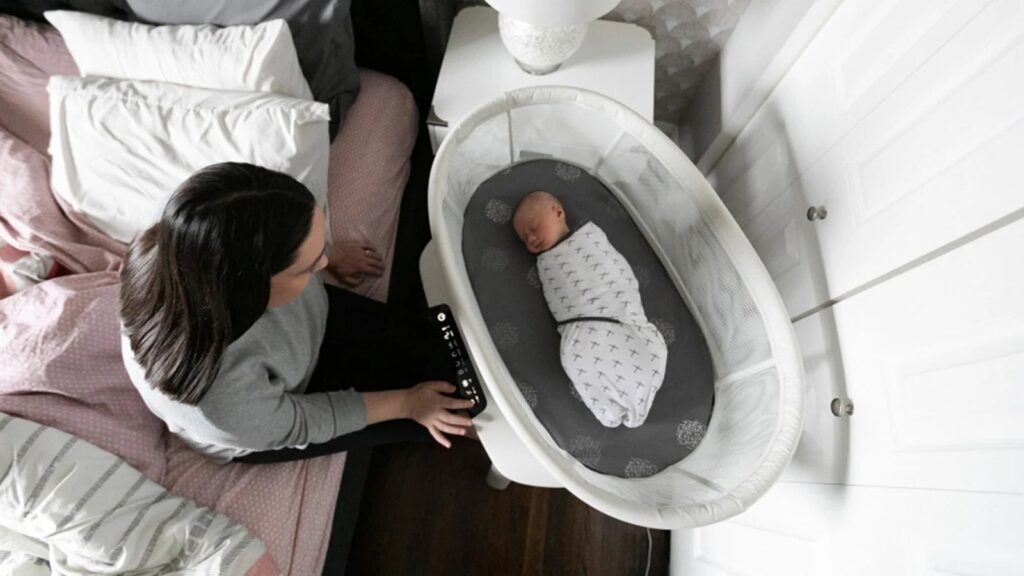 mamaRoo Sleep vs Snoo Bassinet: Which is better?