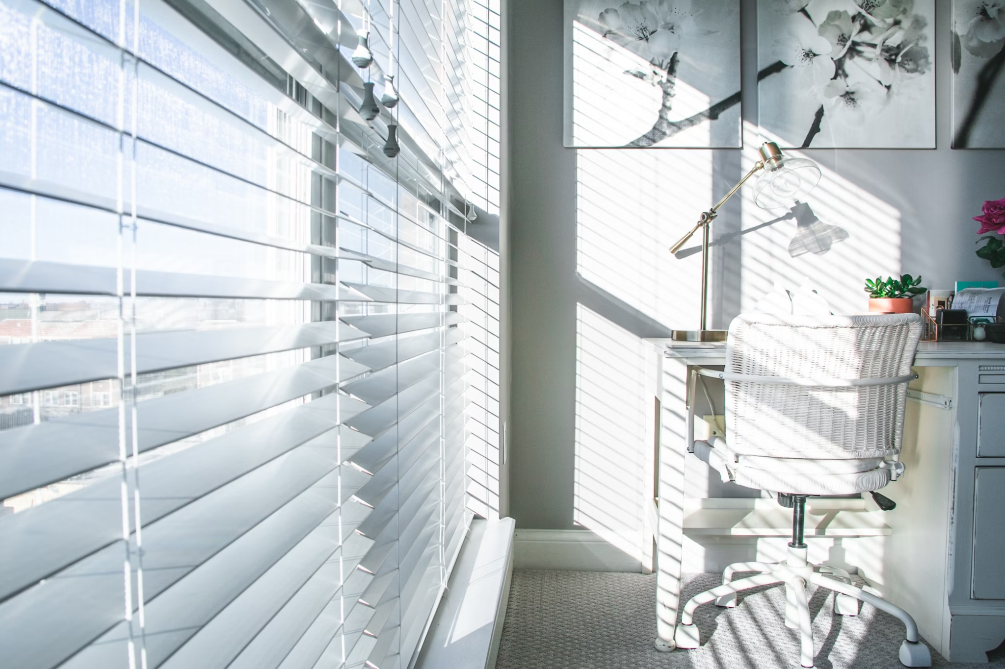 Pros and Cons of Manual Blinds