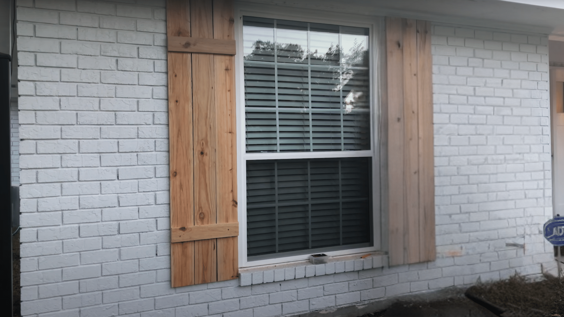 Mount_the_Shutters
